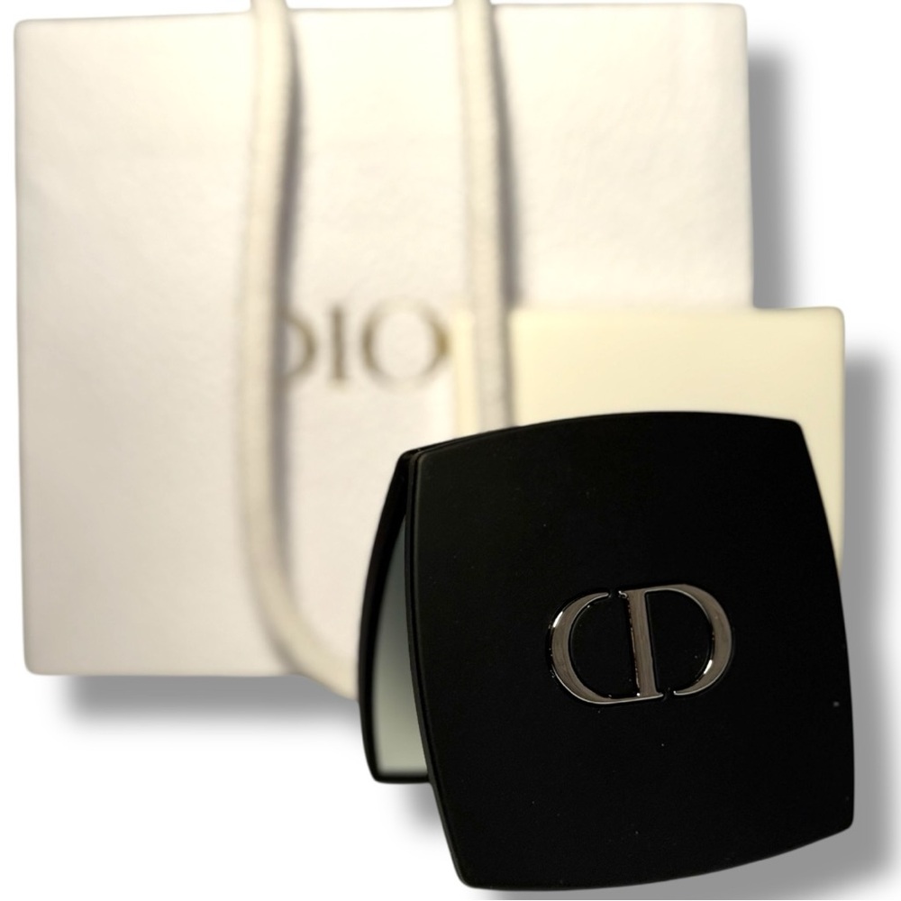 Dior Cosmetic Bag + Mirror Gift Set - Picture 10 of 11